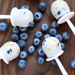 Breakfast granola pops with blueberries