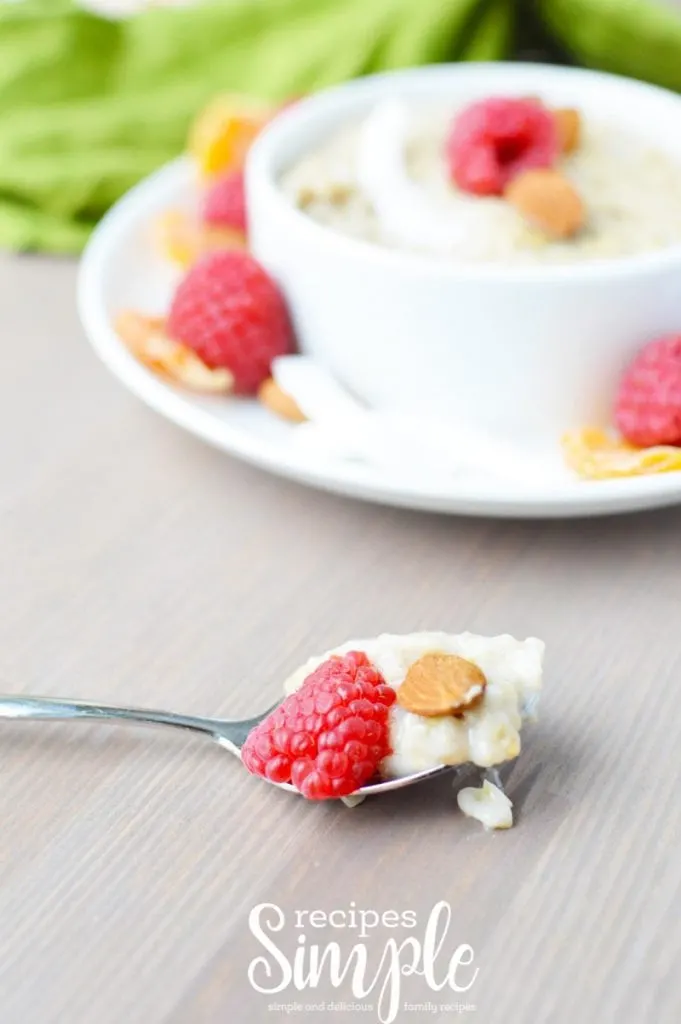 Steel cut oats Bowl with raspberries and almonds