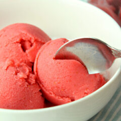 Strawberry Frozen Yogurt Bowl
