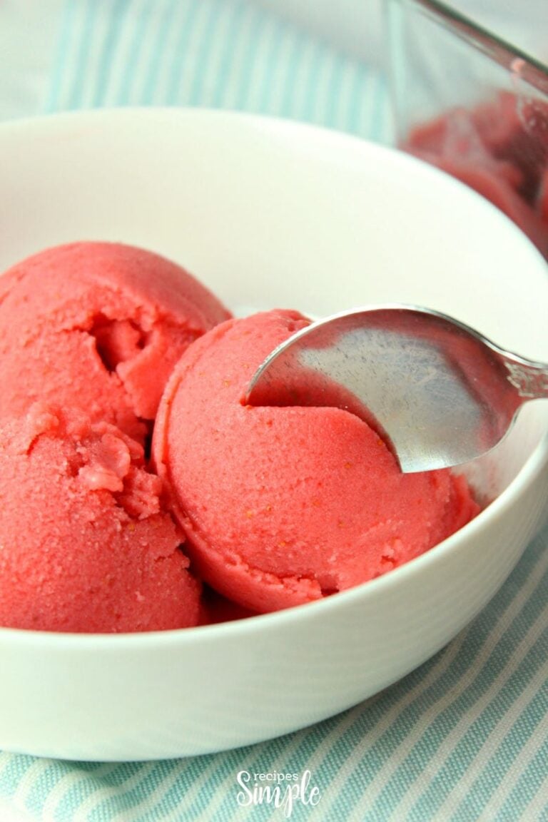 Strawberry Frozen Yogurt Bowl