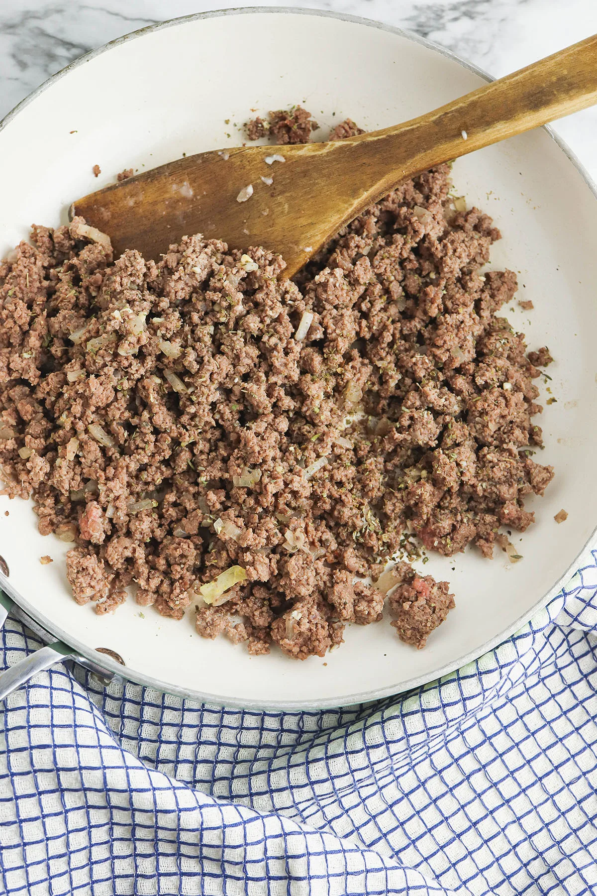 Browned ground beef and seasonings in pan.