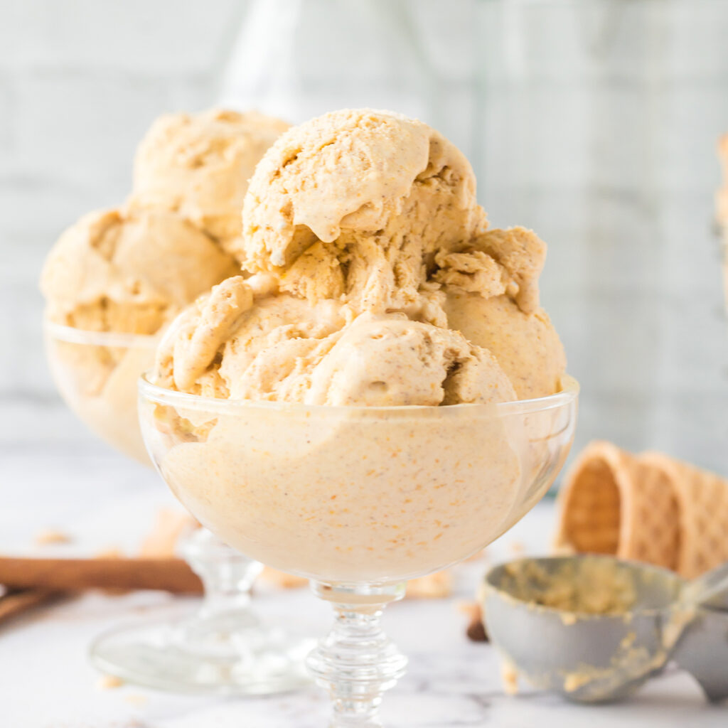 2 glass bowls with scoops of Pumpkin Ice Cream.