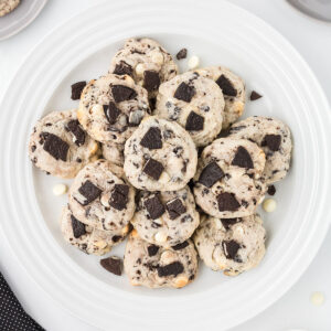 Cookies and Cream Cheesecake Cookies served on a round white platter.